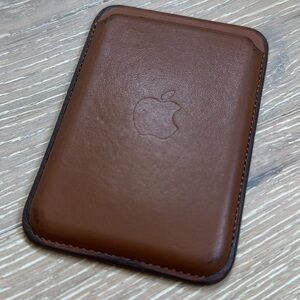 Apple iPhone leather wallet with MagSafe